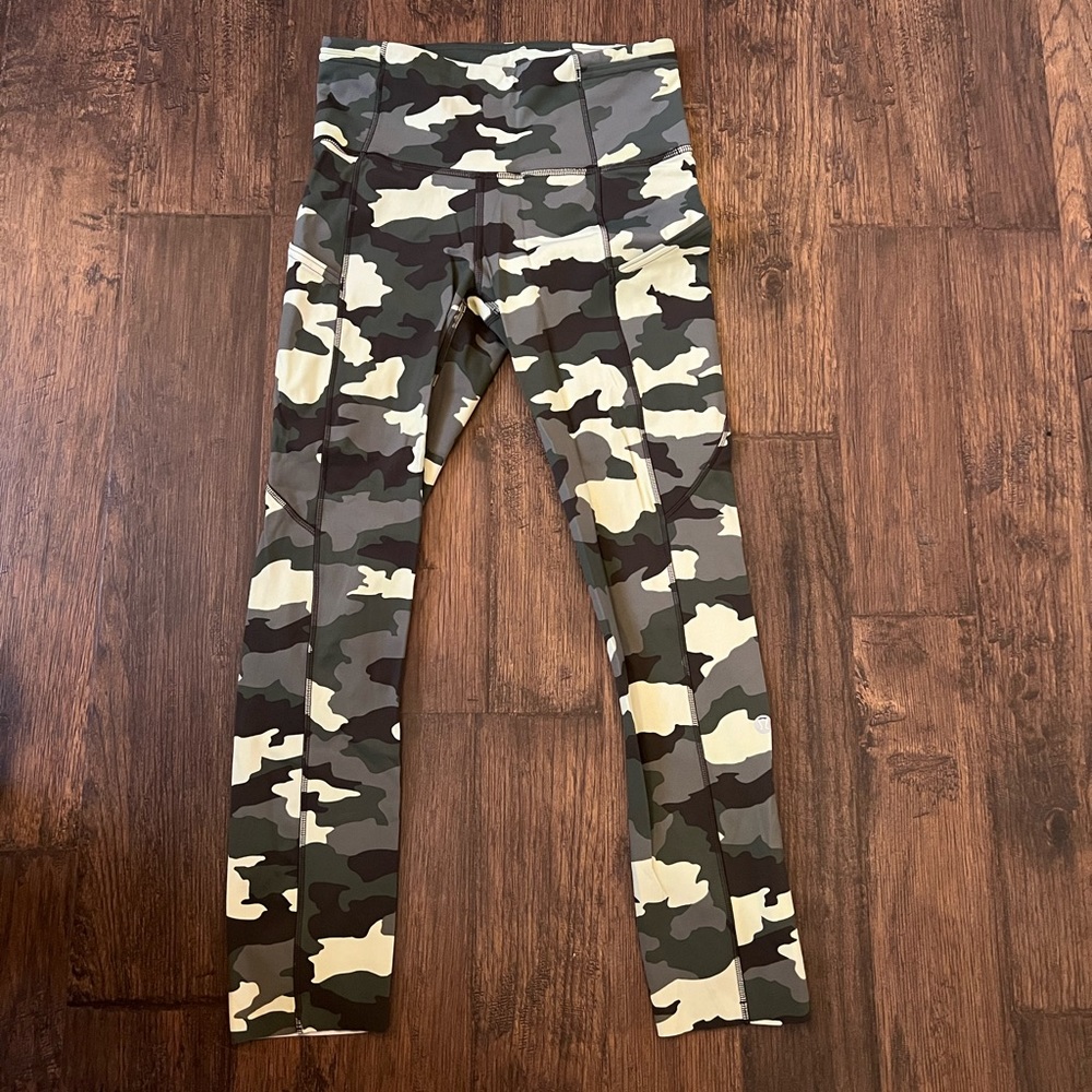 Lululemon camo leggings size 4
